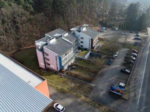 Mehrfamilienhaus mit 17 Einheiten Mehrfamilienhaus mit 17 Einheiten