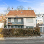 Solide Kapitalanlage: Vermietetes MFH mit 2 Garagen und Stellplatz in zentraler Lage