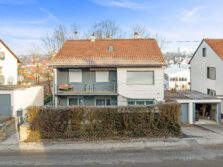 Solide Kapitalanlage: Vermietetes MFH mit 2 Garagen und Stellplatz in zentraler Lage