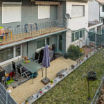 Solide Kapitalanlage: Vermietetes MFH mit 2 Garagen und Stellplatz in zentraler Lage