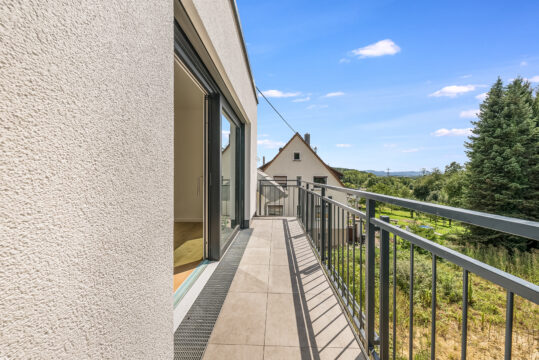 Bieterverfahren: Erstbezug! Exklusives und luxuriöses EFH mit ca. 1950 m² Grundstück in Gniebel