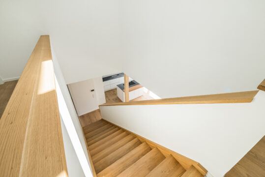 Bieterverfahren: Erstbezug! Exklusives und luxuriöses EFH mit ca. 1950 m² Grundstück in Gniebel