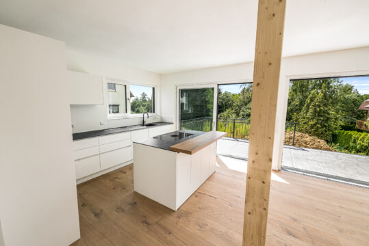 Bieterverfahren: Erstbezug! Exklusives und luxuriöses EFH mit ca. 1950 m² Grundstück in Gniebel