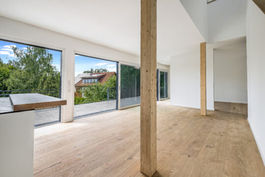 Bieterverfahren: Erstbezug! Exklusives und luxuriöses EFH mit ca. 1950 m² Grundstück in Gniebel