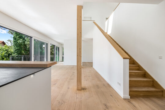 Bieterverfahren: Erstbezug! Exklusives und luxuriöses EFH mit ca. 1950 m² Grundstück in Gniebel