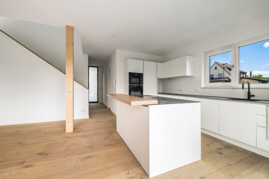 Bieterverfahren: Erstbezug! Exklusives und luxuriöses EFH mit ca. 1950 m² Grundstück in Gniebel