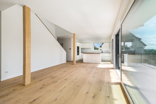 Bieterverfahren: Erstbezug! Exklusives und luxuriöses EFH mit ca. 1950 m² Grundstück in Gniebel