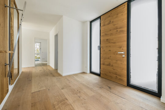 Bieterverfahren: Erstbezug! Exklusives und luxuriöses EFH mit ca. 1950 m² Grundstück in Gniebel