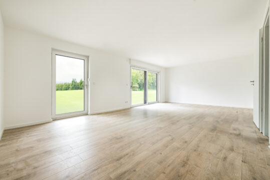 Bieterverfahren: Erstbezug! Exklusives und luxuriöses EFH mit ca. 1950 m² Grundstück in Gniebel