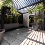 Design, Raum und Flexibilität – eine moderne Bauhausvilla mit Pool für alle Lebensphasen Design, Raum und Flexibilität – eine moderne Bauhausvilla mit Pool für alle Lebensphasen