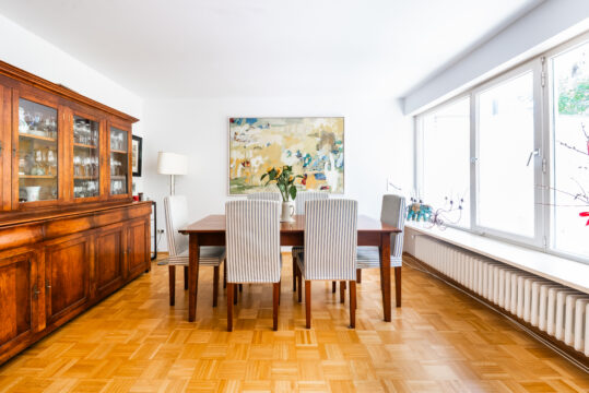 Großzügiges RMH mit Garten und Einzelgarage in Familienfreundlicher Lage von Krailling