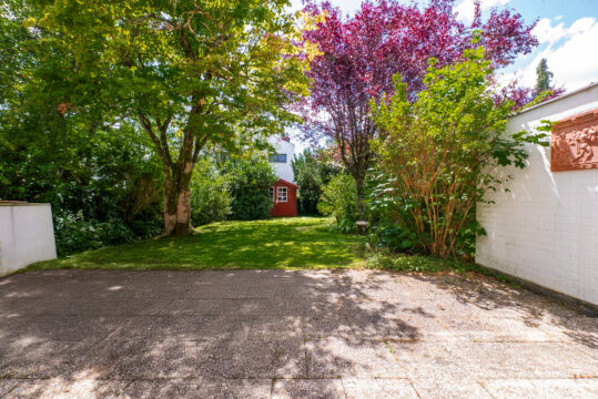 Großzügiges RMH mit Garten und Einzelgarage in Familienfreundlicher Lage von Krailling