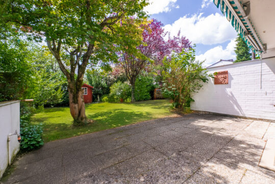 Großzügiges RMH mit Garten und Einzelgarage in Familienfreundlicher Lage von Krailling