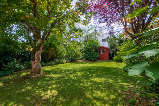 Großzügiges RMH mit Garten und Einzelgarage in Familienfreundlicher Lage von Krailling