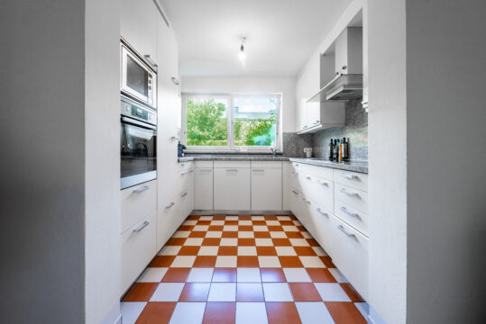 Großzügiges RMH mit Garten und Einzelgarage in Familienfreundlicher Lage von Krailling