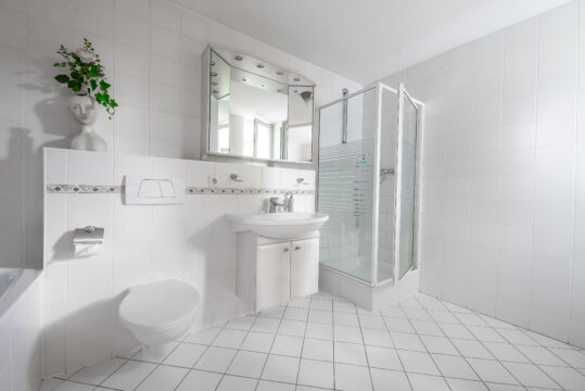 Großzügiges RMH mit Garten und Einzelgarage in Familienfreundlicher Lage von Krailling