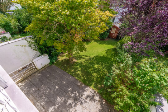 Großzügiges RMH mit Garten und Einzelgarage in Familienfreundlicher Lage von Krailling