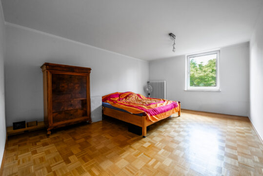 Großzügiges RMH mit Garten und Einzelgarage in Familienfreundlicher Lage von Krailling