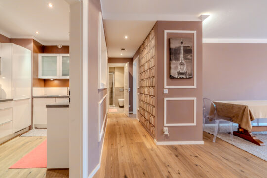 Luxuriöse 4-Zimmer Wohnung mit TG-Stellplatz und Aufzug direkt in die Wohnung im Zentrum vom München