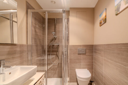 Luxuriöse 4-Zimmer Wohnung mit TG-Stellplatz und Aufzug direkt in die Wohnung im Zentrum vom München
