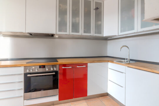 Eleganz auf zwei Ebenen – schöne Maisonette-Wohnung mit Dachterrasse, Loggia und TG-Stellplatz