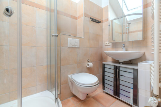 Eleganz auf zwei Ebenen – schöne Maisonette-Wohnung mit Dachterrasse, Loggia und TG-Stellplatz