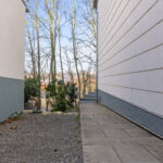 Solide Kapitalanlage: Vermietetes MFH mit 2 Garagen und Stellplatz in zentraler Lage