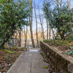 Solide Kapitalanlage: Vermietetes MFH mit 2 Garagen und Stellplatz in zentraler Lage