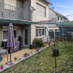 Solide Kapitalanlage: Vermietetes MFH mit 2 Garagen und Stellplatz in zentraler Lage