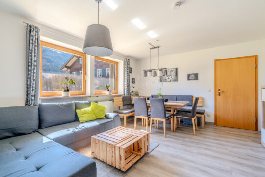 Charmante 2-Zimmer-Wohnung mit Stellplatz, Gartenblick und Bergpanorama