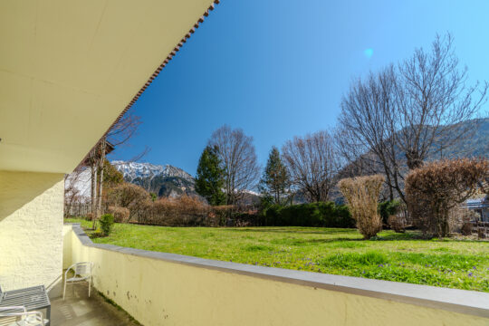 Charmante 2-Zimmer-Wohnung mit Stellplatz, Gartenblick und Bergpanorama