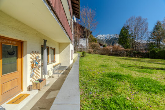 Charmante 2-Zimmer-Wohnung mit Stellplatz, Gartenblick und Bergpanorama