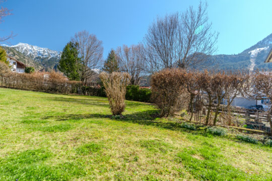 Charmante 2-Zimmer-Wohnung mit Stellplatz, Gartenblick und Bergpanorama