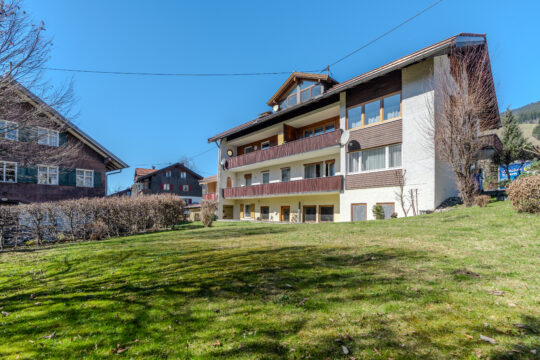 Charmante 2-Zimmer-Wohnung mit Stellplatz, Gartenblick und Bergpanorama