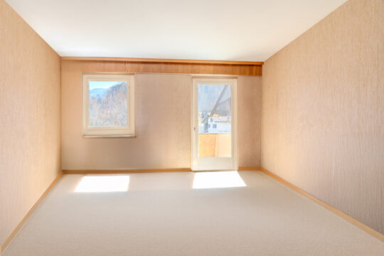 Naturnah wohnen mit Bergblick – Großzügige Wohnung mit Terrasse, Stellplatz und extra Gästezimmer