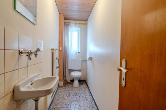 Naturnah wohnen mit Bergblick – Großzügige Wohnung mit Terrasse, Stellplatz und extra Gästezimmer