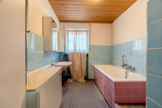 Naturnah wohnen mit Bergblick – Großzügige Wohnung mit Terrasse, Stellplatz und extra Gästezimmer