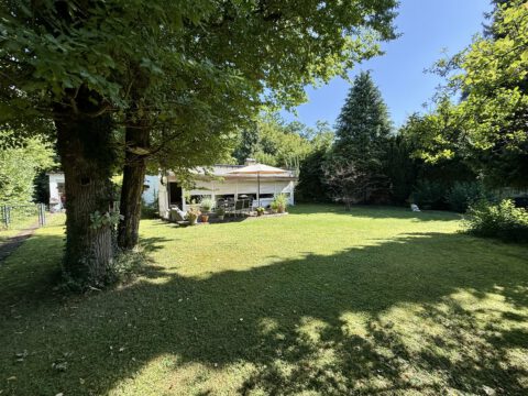 Bungalow mit großem Grundstück und Entwicklungspotenzial in ruhiger Wohnlage von Krailling