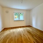 Erstbezug! Moderne Neubauwohnung auf zwei Etagen, mit Tiefgaragenstellplatz und eigenem Garten