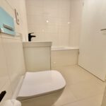 Erstbezug! Moderne Neubauwohnung auf zwei Etagen, mit Tiefgaragenstellplatz und eigenem Garten