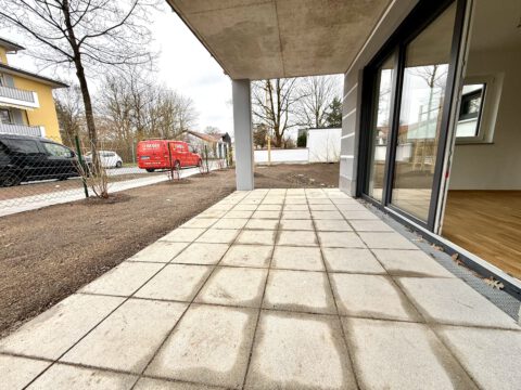 Erstbezug! Moderne Neubauwohnung auf zwei Etagen, mit Tiefgaragenstellplatz und eigenem Garten