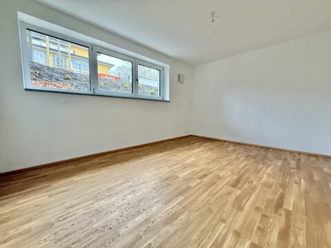 Erstbezug! Moderne Neubauwohnung auf zwei Etagen, mit Tiefgaragenstellplatz und eigenem Garten