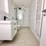 Erstbezug! Moderne Neubauwohnung auf zwei Etagen, mit Tiefgaragenstellplatz und eigenem Garten