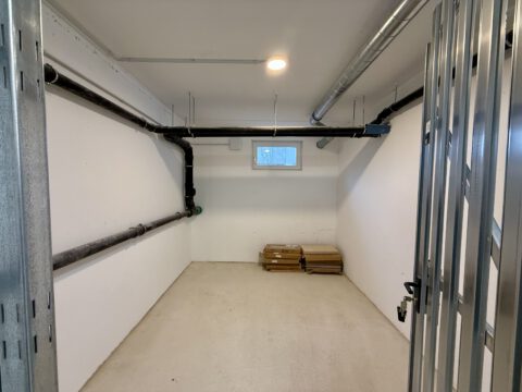 Erstbezug! Moderne Neubauwohnung auf zwei Etagen, mit Tiefgaragenstellplatz und eigenem Garten