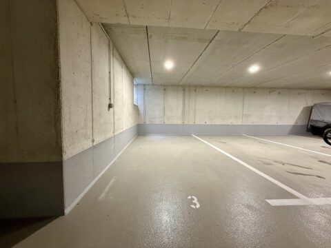 Erstbezug! Moderne Neubauwohnung auf zwei Etagen, mit Tiefgaragenstellplatz und eigenem Garten