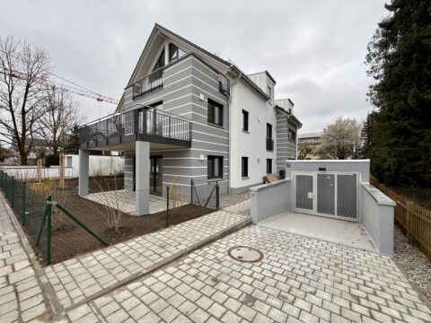 Erstbezug! Moderne Neubauwohnung auf zwei Etagen, mit Tiefgaragenstellplatz und eigenem Garten