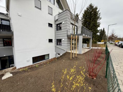 Erstbezug! Moderne Neubauwohnung auf zwei Etagen, mit Tiefgaragenstellplatz und eigenem Garten