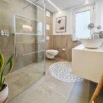 Moderne und möblierte 3,5-Zi-WHG mit hochwertiger Ausstattung, Balkon & TG-Stellplatz zu vermieten