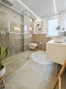 Moderne und möblierte 3,5-Zi-WHG mit hochwertiger Ausstattung, Balkon & TG-Stellplatz zu vermieten