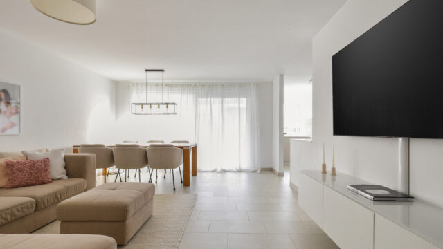 Moderne, neuwertige 3,5-Zi-Wohnung mit Garten und Garagenstellpl. in attraktiver Lage von Plieningen